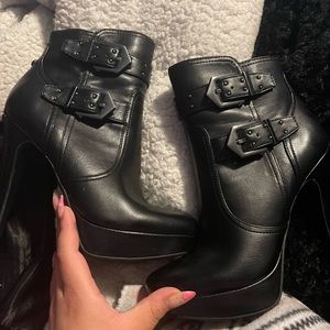 Super cute G by Guess black leather booties